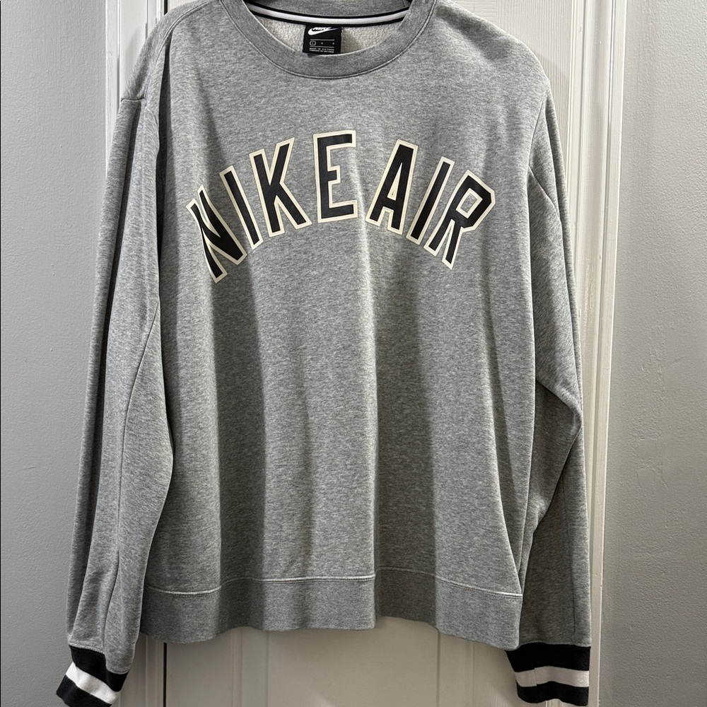 Nike Air Men's Crewneck Gray Sweater size Large. Classic throwback